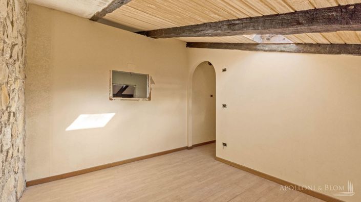 Image No.27-8 Bed Apartment for sale