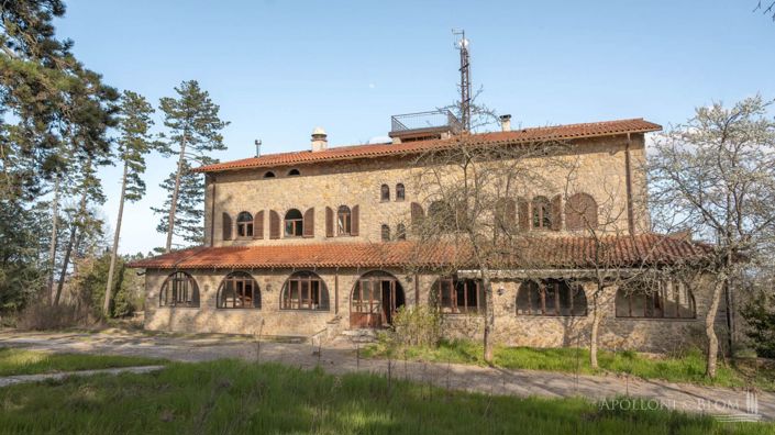 Image No.10-8 Bed Apartment for sale