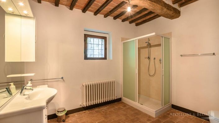 Image No.28-6 Bed Vineyard for sale