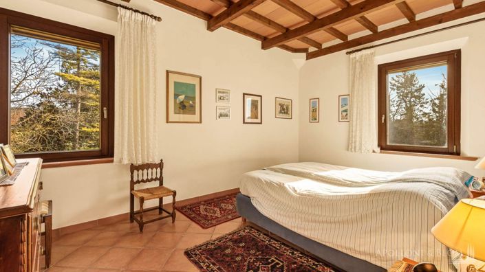 Image No.20-15 Bed Apartment for sale