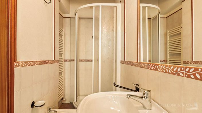 Image No.25-15 Bed Apartment for sale