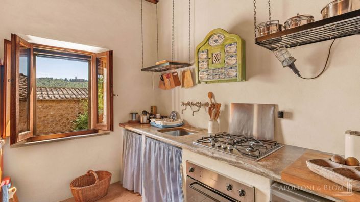 Image No.10-5 Bed Apartment for sale