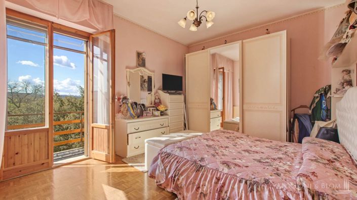 Image No.15-4 Bed Vineyard for sale