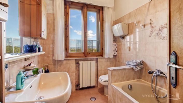 Image No.16-4 Bed Vineyard for sale