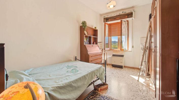 Image No.17-4 Bed Vineyard for sale