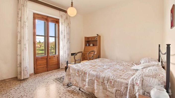 Image No.18-4 Bed Vineyard for sale