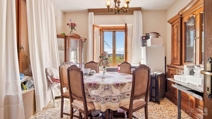 Image No.19-4 Bed Vineyard for sale