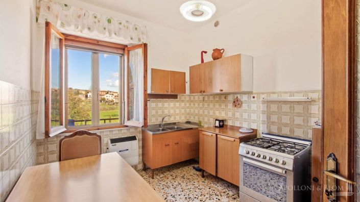 Image No.20-4 Bed Vineyard for sale