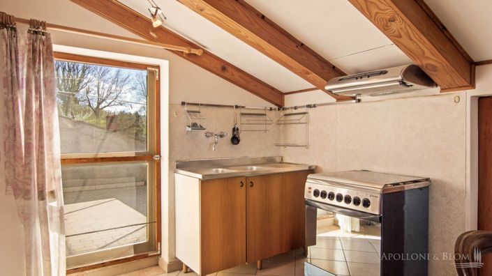 Image No.24-4 Bed Vineyard for sale