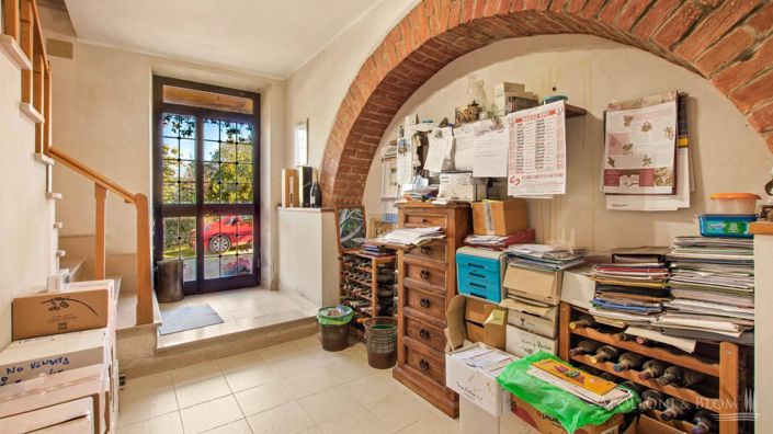 Image No.9-4 Bed Vineyard for sale