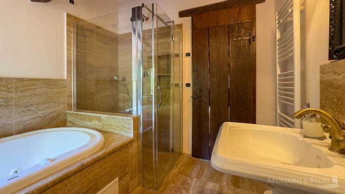 Image No.17-6 Bed Apartment for sale