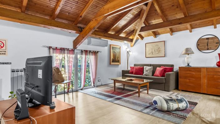 Image No.1-6 Bed Country House for sale
