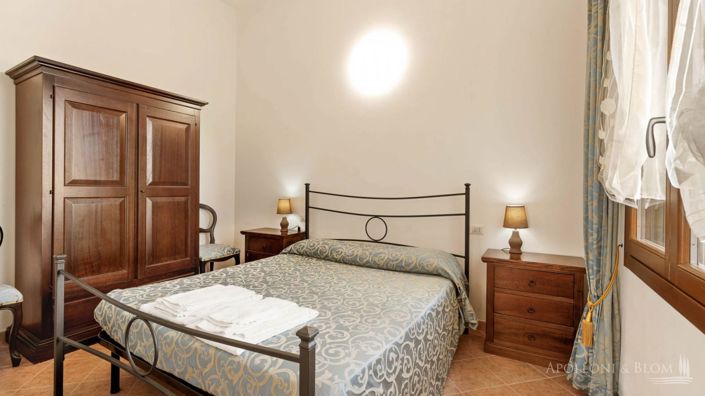 Image No.22-15 Bed Apartment for sale