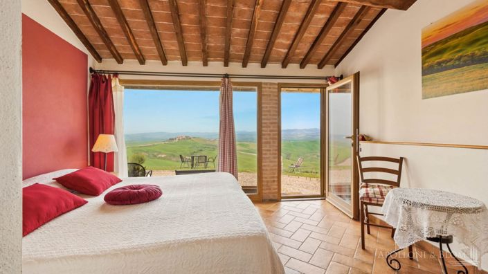 Image No.17-10 Bed Apartment for sale