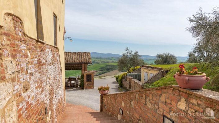 Image No.19-10 Bed Apartment for sale