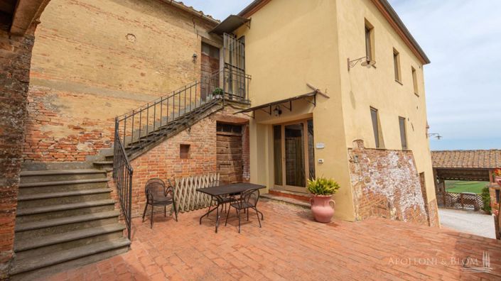 Image No.20-10 Bed Apartment for sale