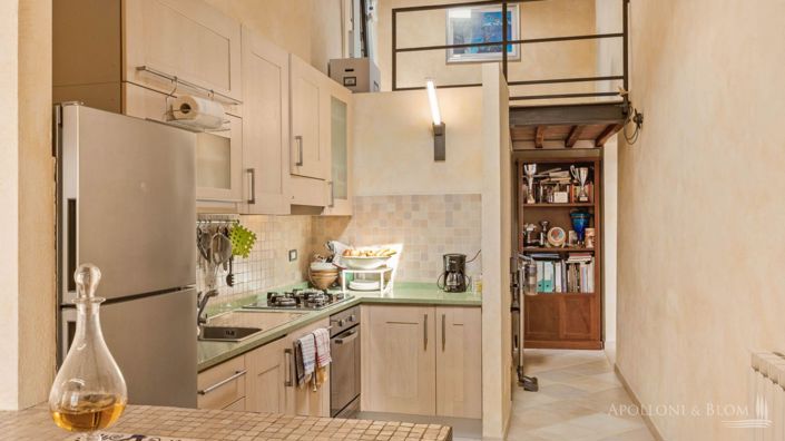 Image No.24-10 Bed Apartment for sale