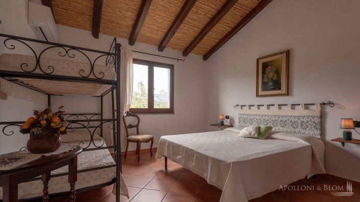 Image No.17-11 Bed Apartment for sale