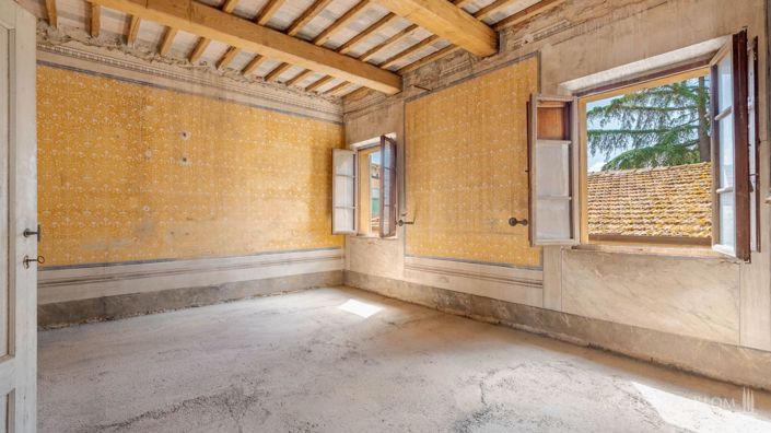 Image No.10-8 Bed Apartment for sale