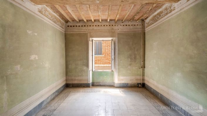 Image No.16-8 Bed Apartment for sale