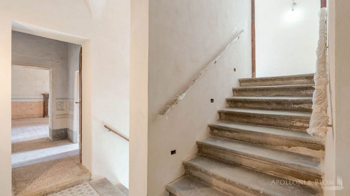 Image No.20-8 Bed Apartment for sale