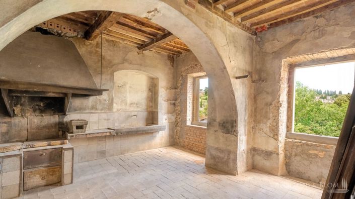 Image No.24-8 Bed Apartment for sale