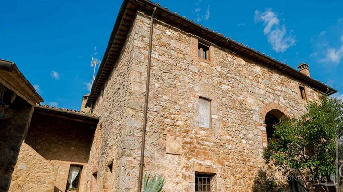 Image No.17-11 Bed Apartment for sale