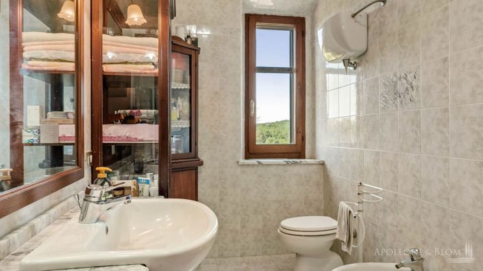 Image No.13-6 Bed Apartment for sale