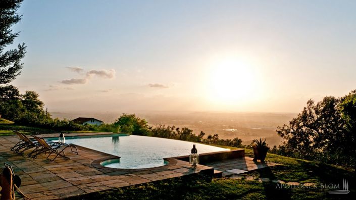 Image No.1-8 Bed Villa for sale