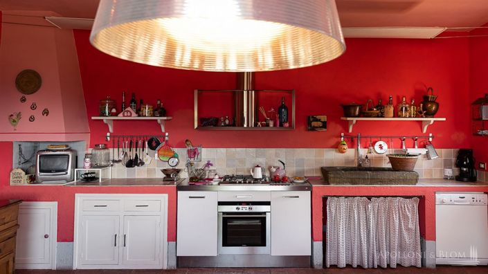 Image No.9-8 Bed Villa for sale