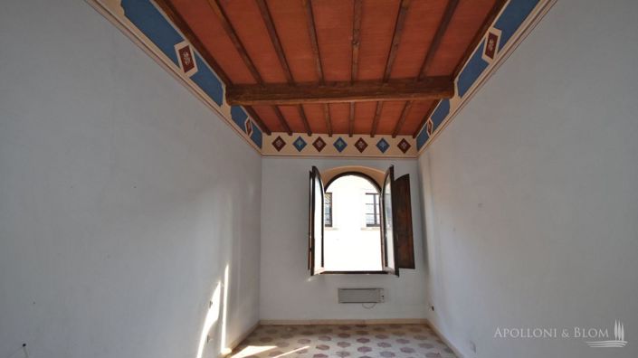 Image No.14-6 Bed Apartment for sale