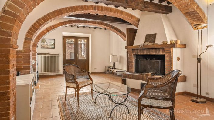 Image No.10-6 Bed Apartment for sale