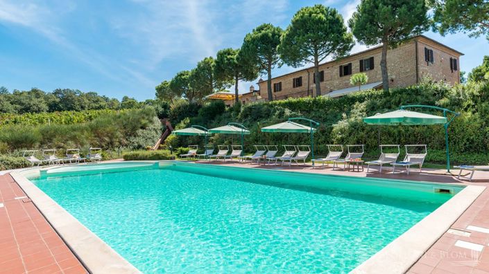 Image No.15-8 Bed Apartment for sale