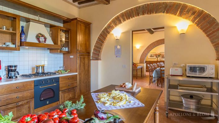 Image No.20-8 Bed Apartment for sale