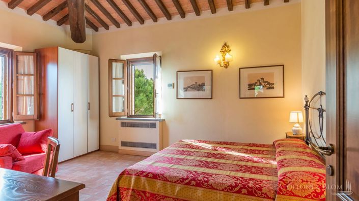 Image No.21-8 Bed Apartment for sale