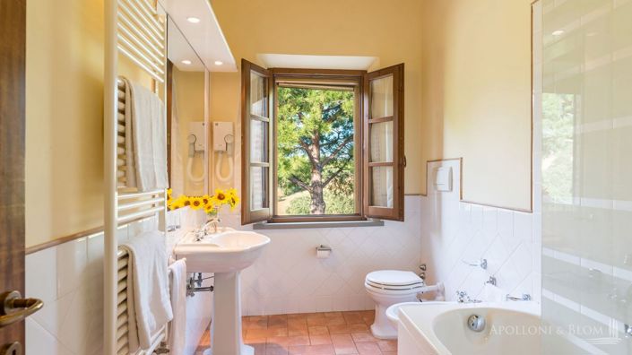 Image No.25-8 Bed Apartment for sale