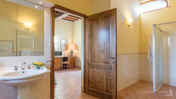 Image No.28-8 Bed Apartment for sale