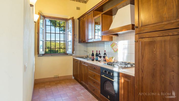 Image No.29-8 Bed Apartment for sale