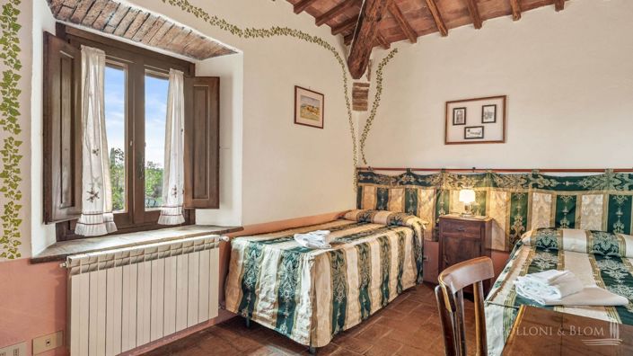 Image No.11-10 Bed Apartment for sale