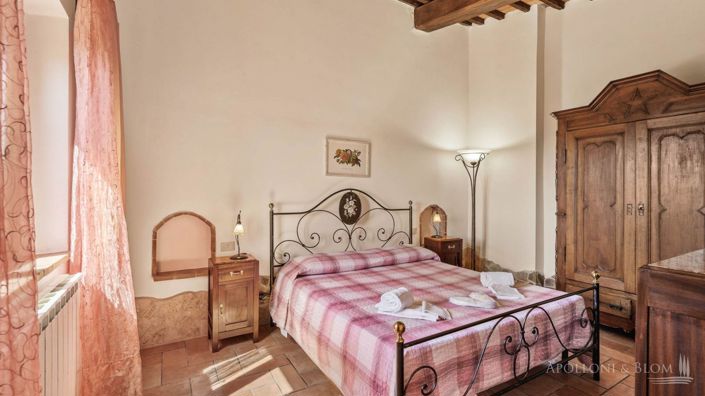 Image No.19-10 Bed Apartment for sale