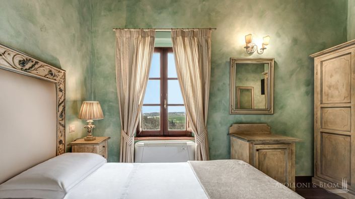 Image No.18-6 Bed Apartment for sale