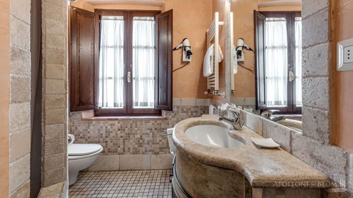 Image No.21-6 Bed Apartment for sale