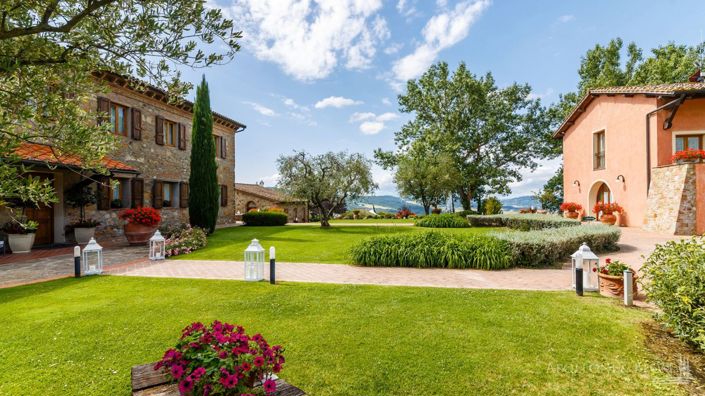 Image No.12-34 Bed Villa for sale