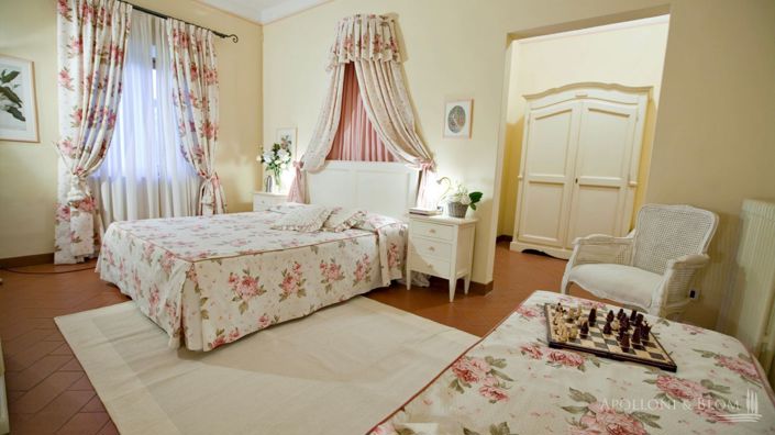 Image No.16-34 Bed Villa for sale