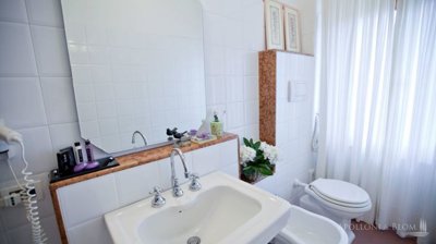 g202509061042307117