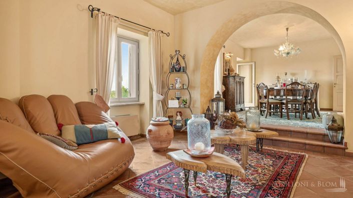 Image No.10-5 Bed Villa for sale