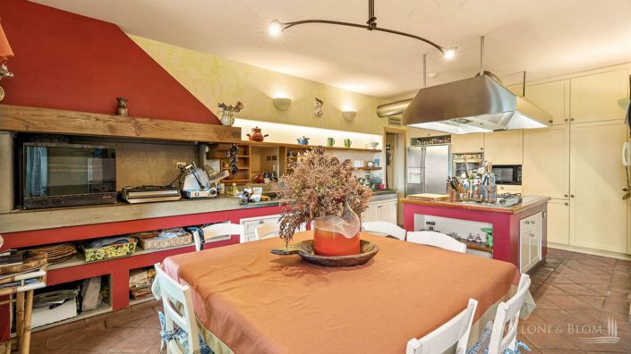 Image No.12-5 Bed Villa for sale