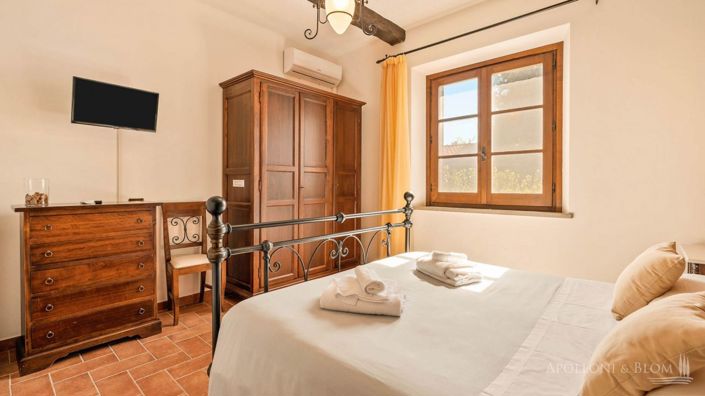 Image No.17-6 Bed Apartment for sale