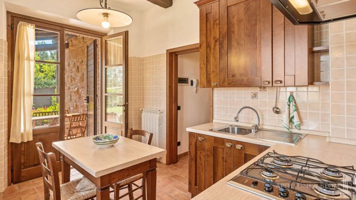 Image No.21-6 Bed Apartment for sale