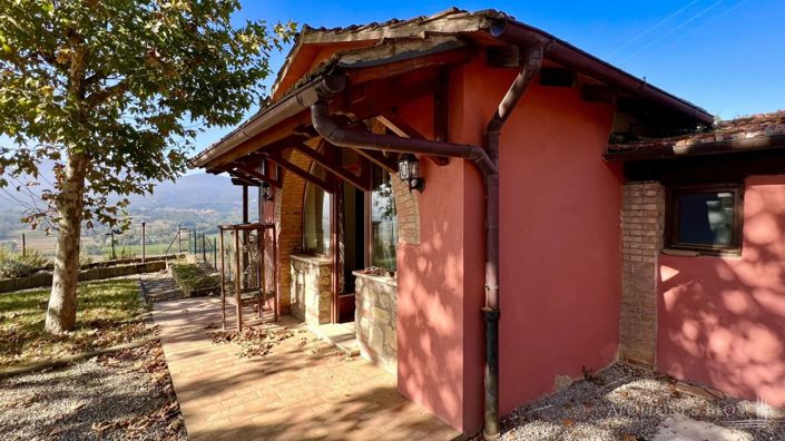 Image No.27-5 Bed Vineyard for sale